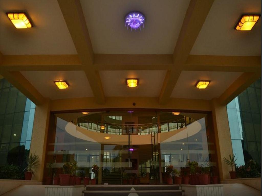 Hotel Seven Sky Clarks Exotica à Bhuj Extérieur photo