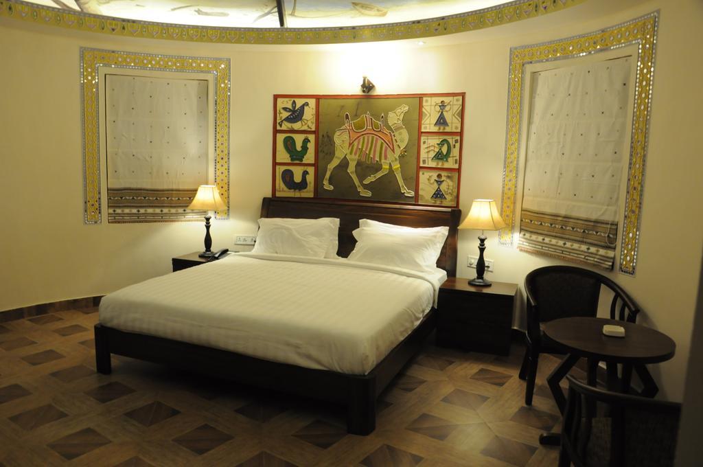 Hotel Seven Sky Clarks Exotica à Bhuj Chambre photo