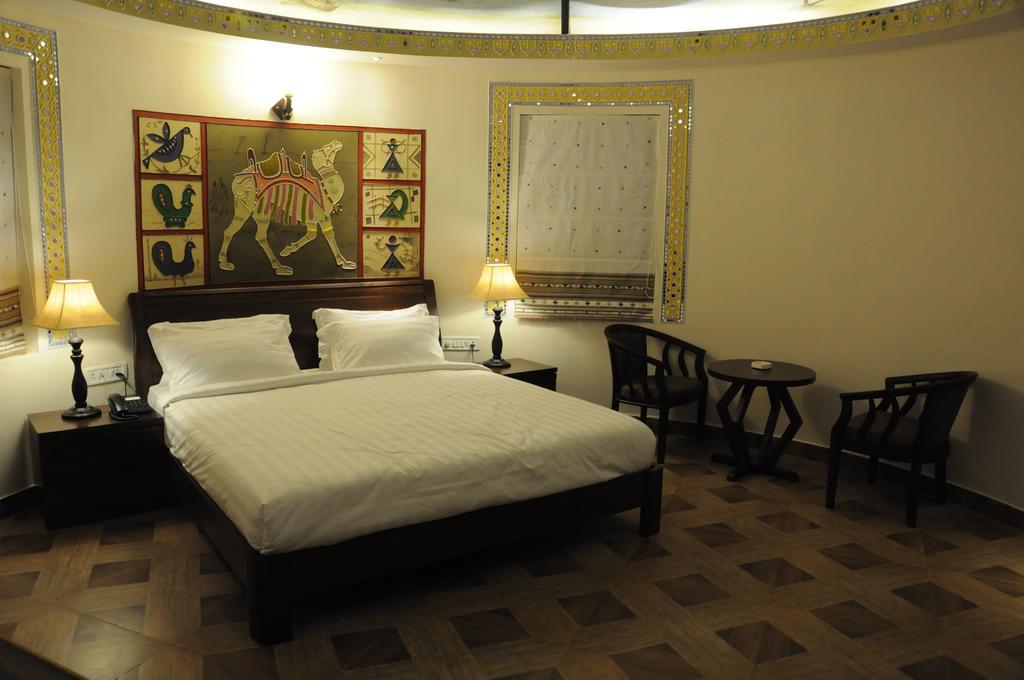 Hotel Seven Sky Clarks Exotica à Bhuj Chambre photo
