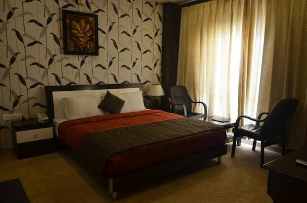 Hotel Seven Sky Clarks Exotica à Bhuj Chambre photo