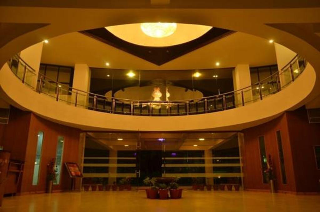 Hotel Seven Sky Clarks Exotica à Bhuj Chambre photo