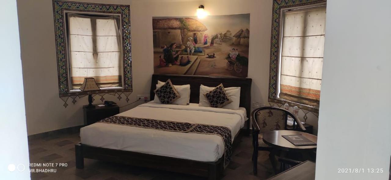 Hotel Seven Sky Clarks Exotica à Bhuj Extérieur photo
