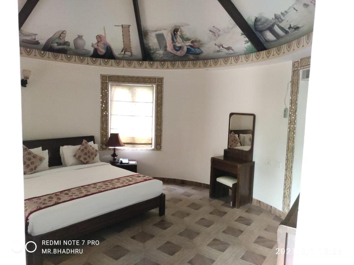 Hotel Seven Sky Clarks Exotica à Bhuj Extérieur photo
