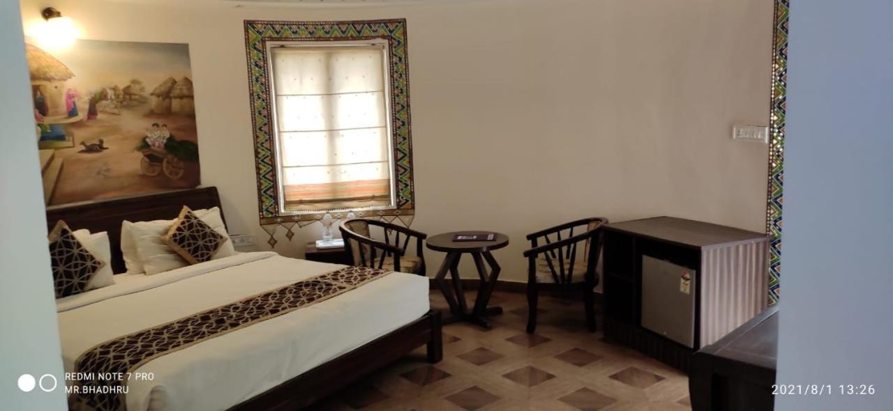 Hotel Seven Sky Clarks Exotica à Bhuj Extérieur photo