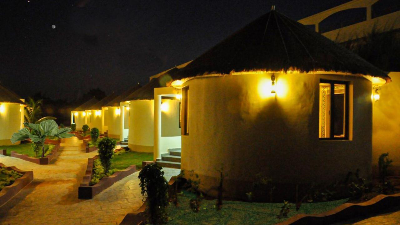 Hotel Seven Sky Clarks Exotica à Bhuj Extérieur photo