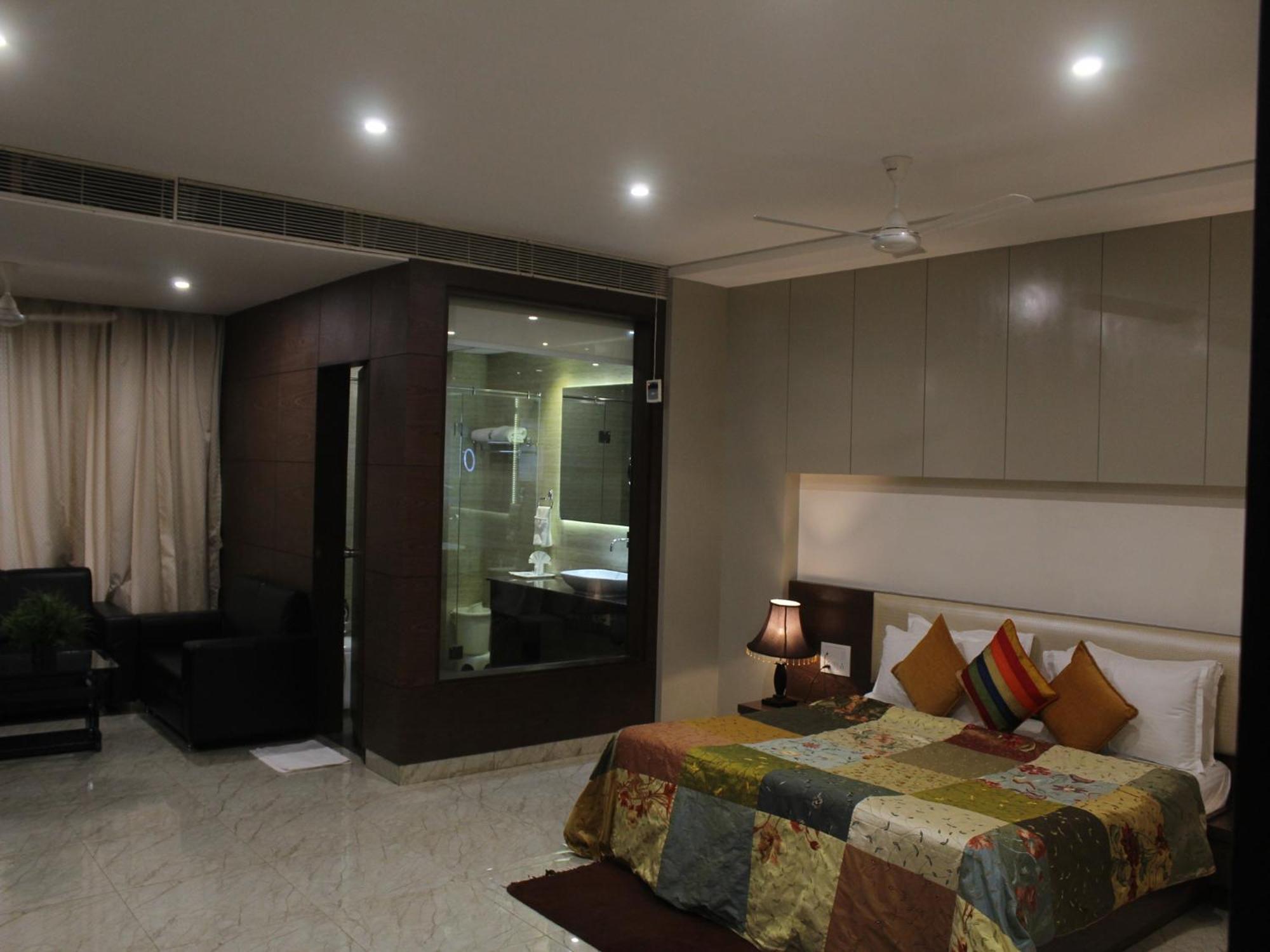 Hotel Seven Sky Clarks Exotica à Bhuj Extérieur photo
