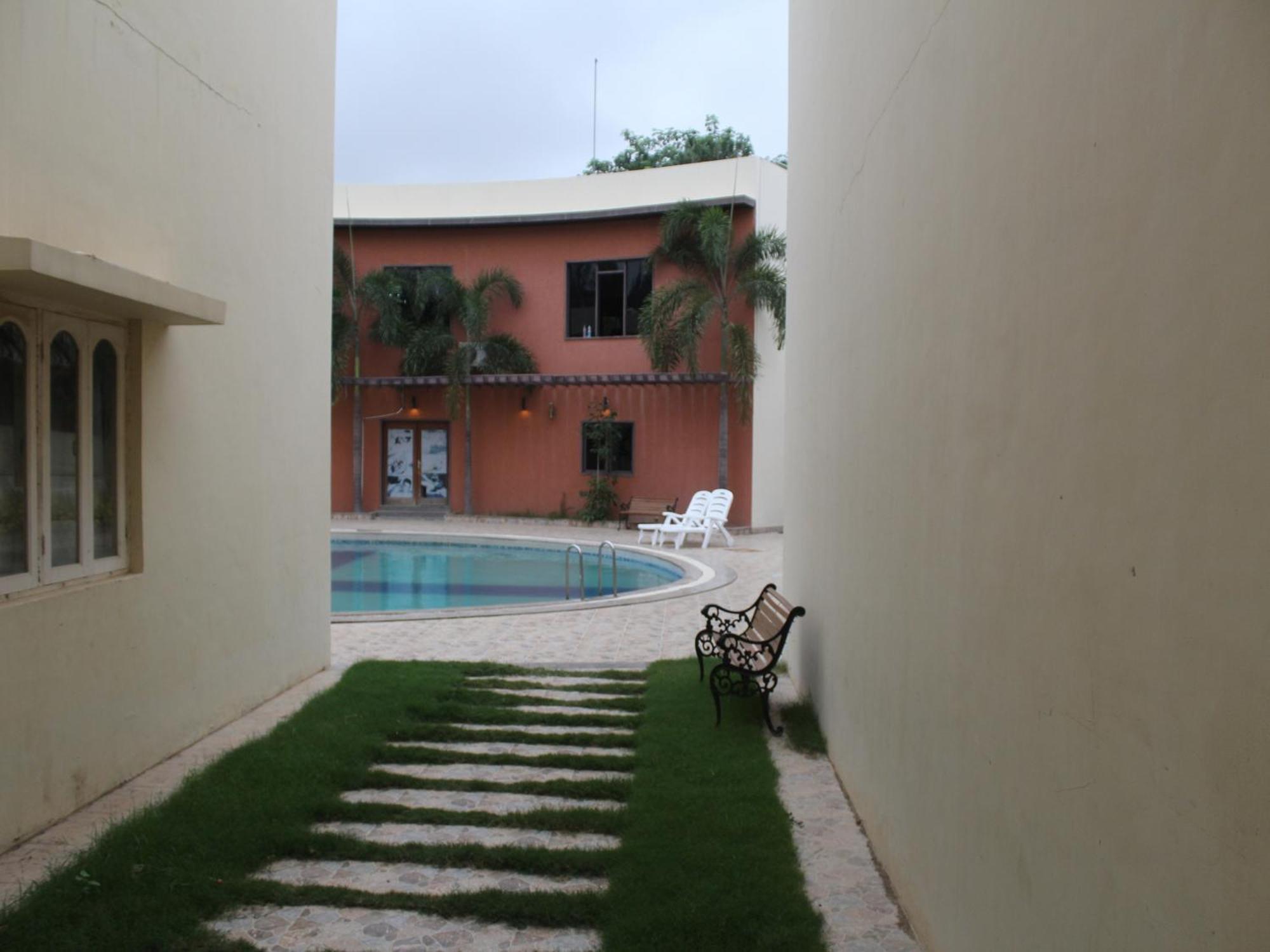 Hotel Seven Sky Clarks Exotica à Bhuj Extérieur photo