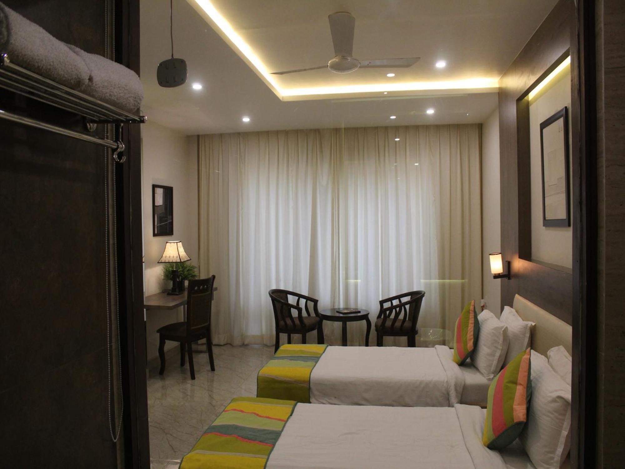 Hotel Seven Sky Clarks Exotica à Bhuj Extérieur photo