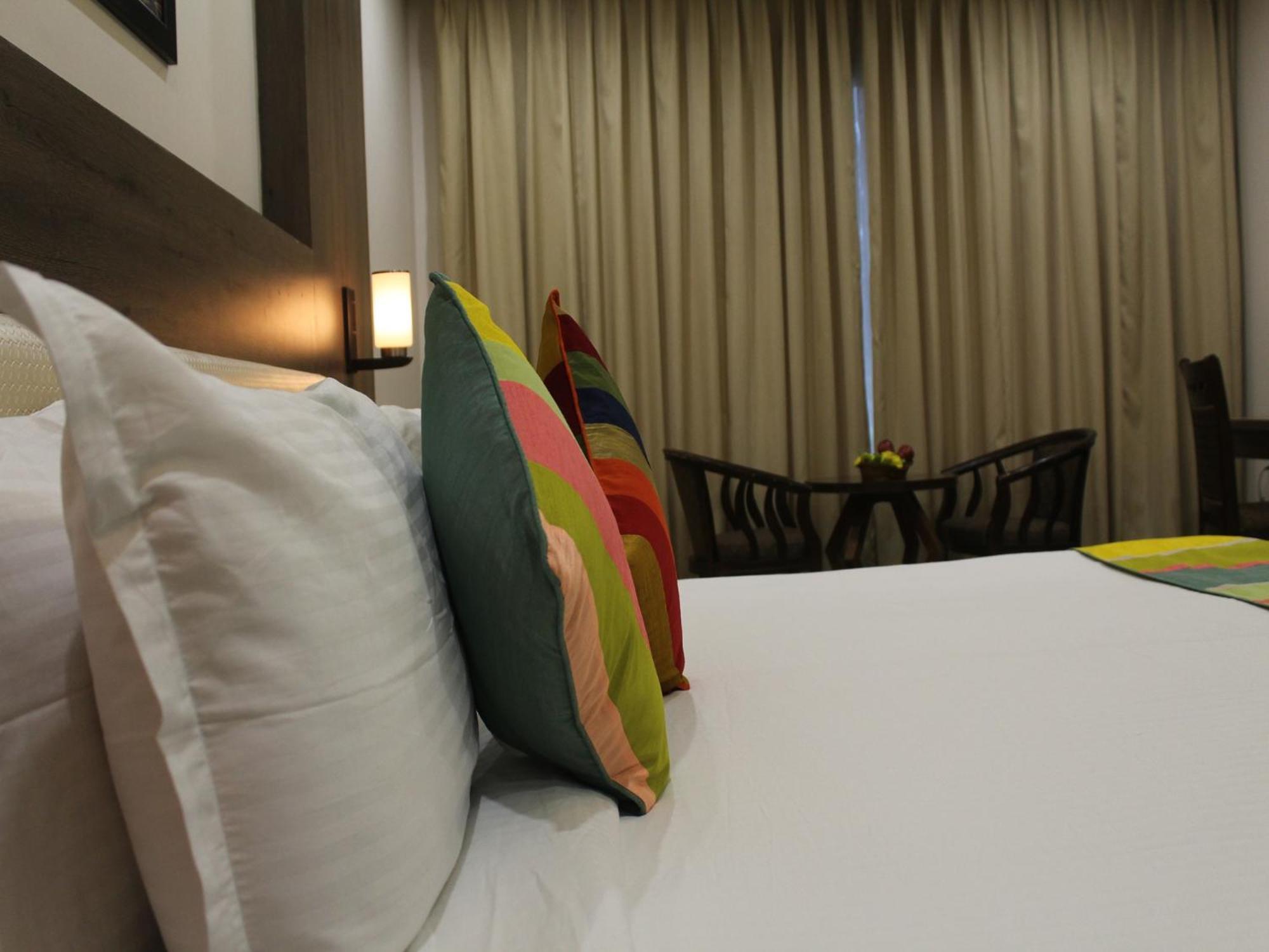Hotel Seven Sky Clarks Exotica à Bhuj Extérieur photo