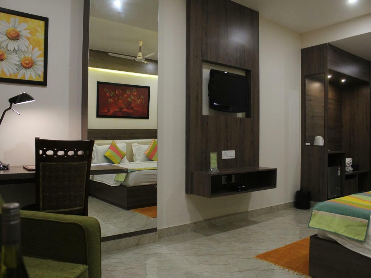 Hotel Seven Sky Clarks Exotica à Bhuj Extérieur photo