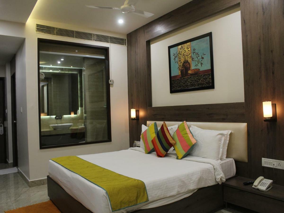 Hotel Seven Sky Clarks Exotica à Bhuj Extérieur photo
