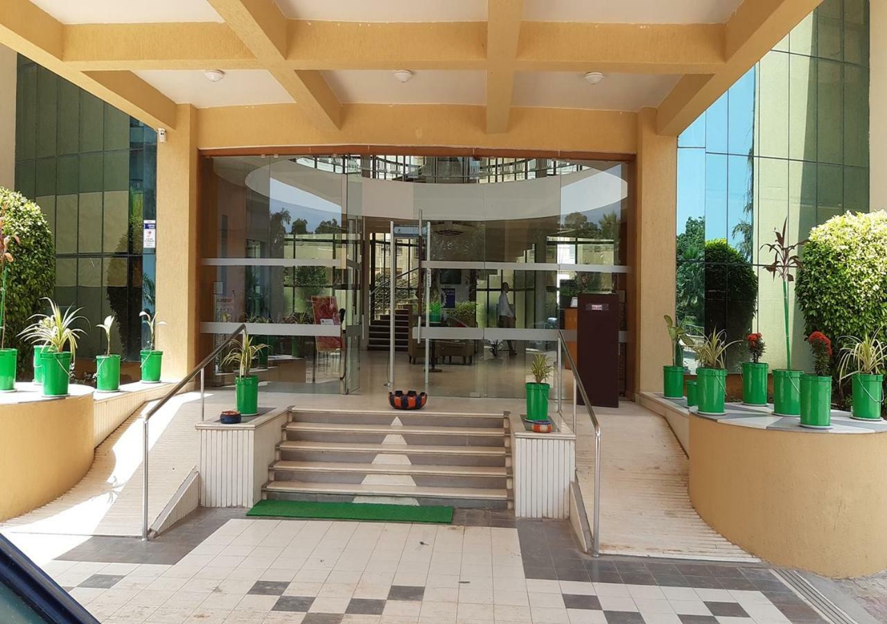Hotel Seven Sky Clarks Exotica à Bhuj Extérieur photo